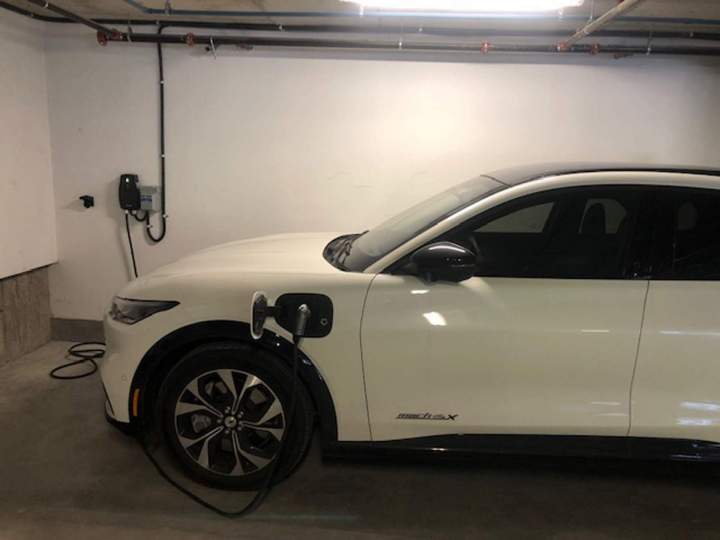 Installation borne véhicule électrique Outaouais (Québec)